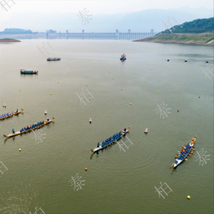 龙舟赛道隔离浮漂 直径30公分PE塑料浮球 柏泰水面赛事平台码头现货供应