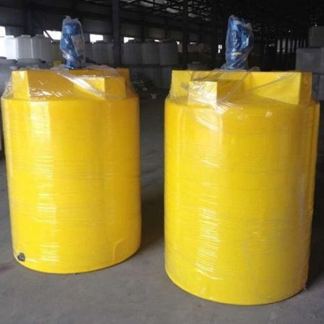临汾市3吨加厚加药箱厂 3T防腐搅拌桶带减速机计量泵出售