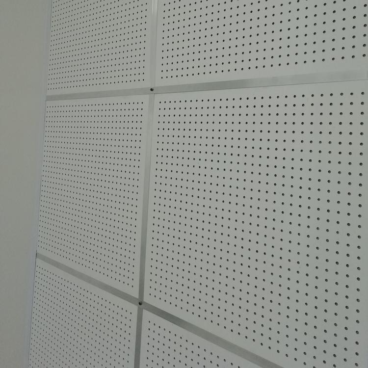 巨拓穿孔吸声板硅酸钙复合板 吸音隔音吊顶墙面装置一体板 防护抗菌抗碱化