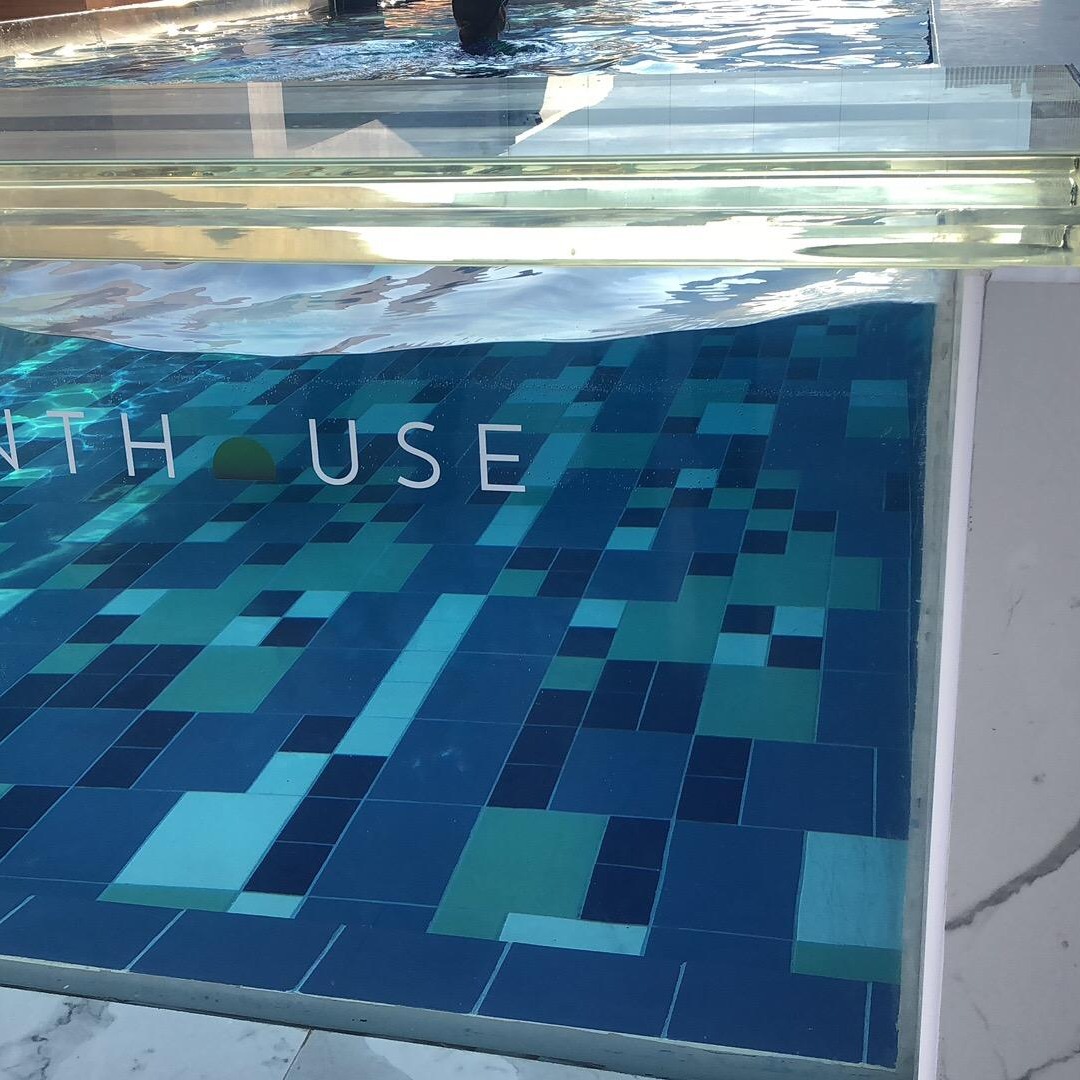 谷翼设计定制别墅庭院酒店泳池 大型亚克力游泳池 无边际泳池