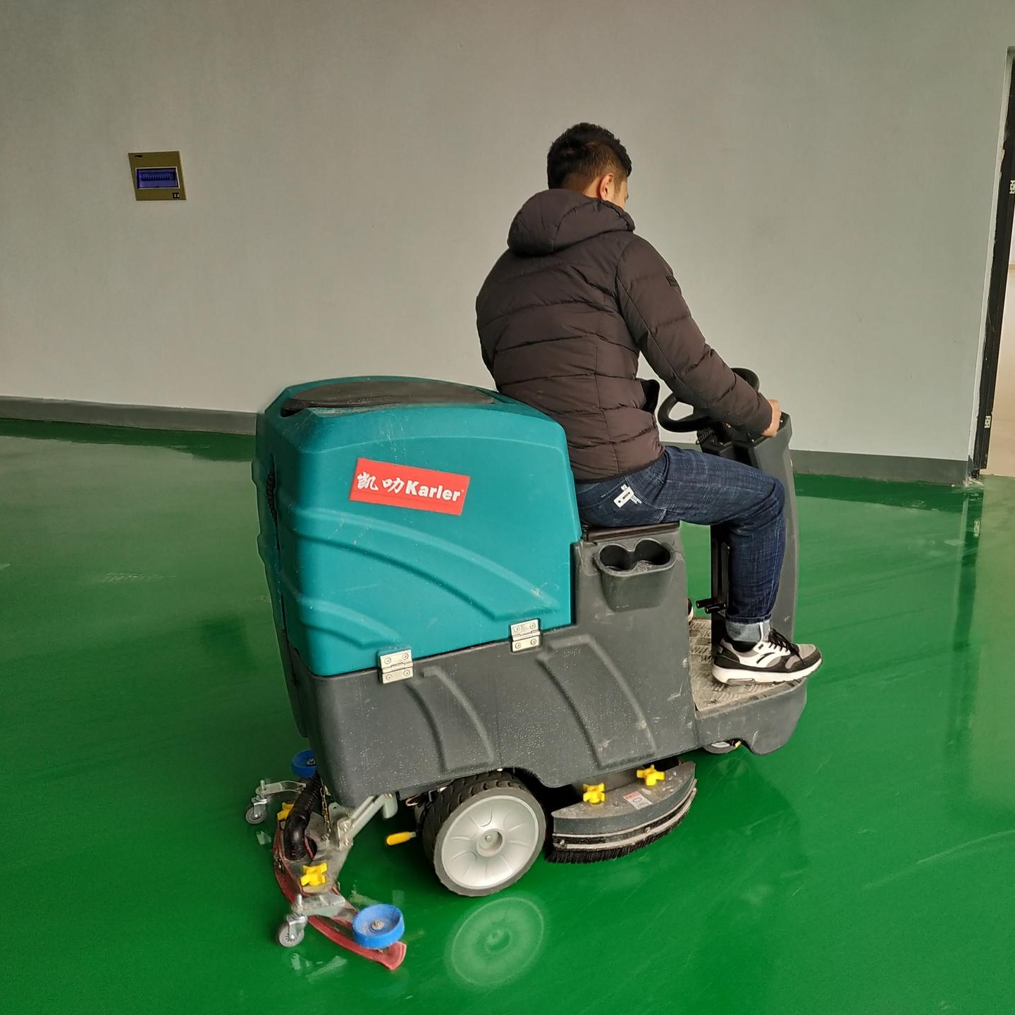 广东惠州市机械五金电子厂车间保洁擦地机 小型座驾式洗地机 凯叻HY70全自动驾驶式洗地机