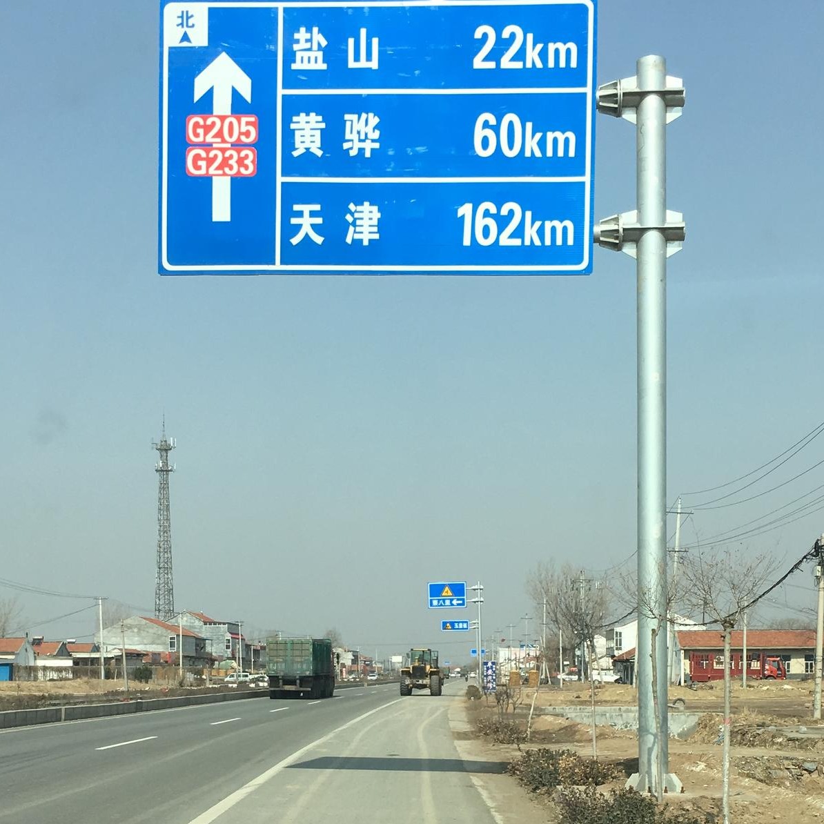 双悬臂交通标志杆牌厂家 F型标志杆制作 道路标识牌价格 新疆交通指示牌杆