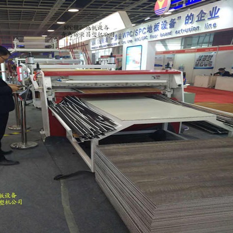 SPC石塑地板设备PVC卡扣地板生产线PVC石塑地板机器生产厂家优质服务图片