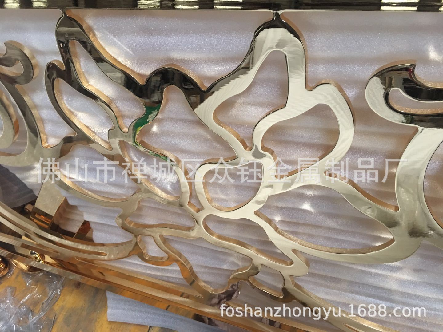 超亮K金艺术雕花护栏 铝板雕刻镜面K金护栏  工厂实拍真实品质示例图4