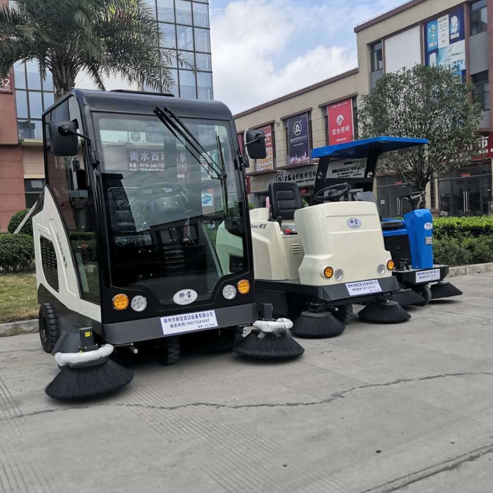 广西驾驶式扫地车 LB-2000 柳宝电动清扫车 桂林道路环保扫路车电瓶扫地机