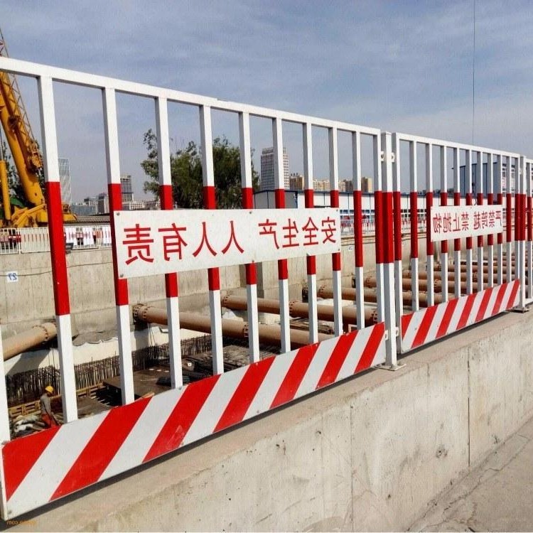 德兰DL 红白相间基坑护栏 施工防护基坑护栏 工地安全基坑临边围栏 厂家供应