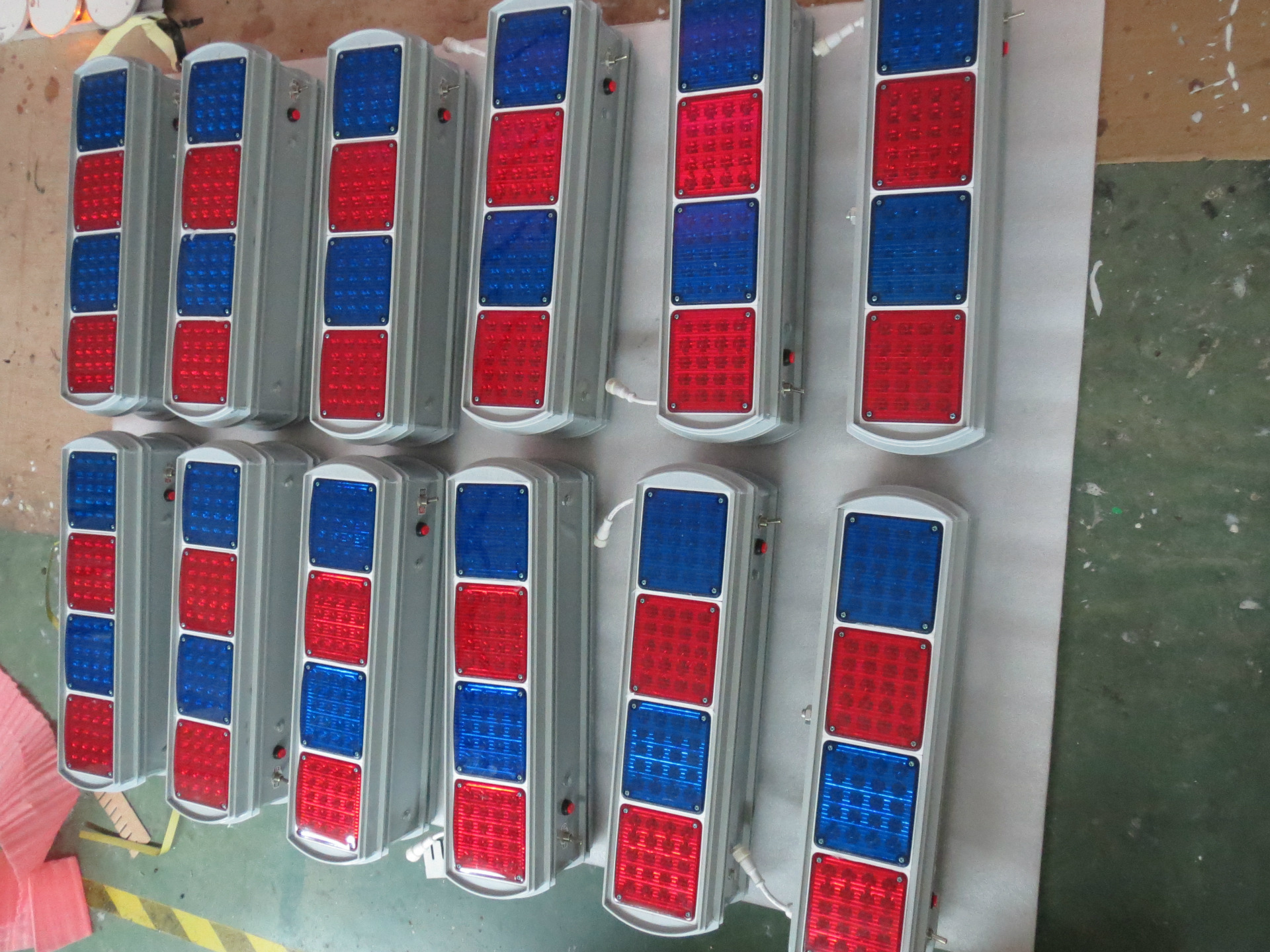 深圳创安达提供红蓝交替频闪灯 两组双面太阳能爆闪灯 质保两年示例图16