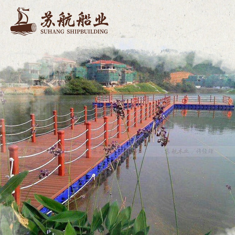 优质水上PVC浮筒 防腐木浮桥码头 带护栏漂浮码头