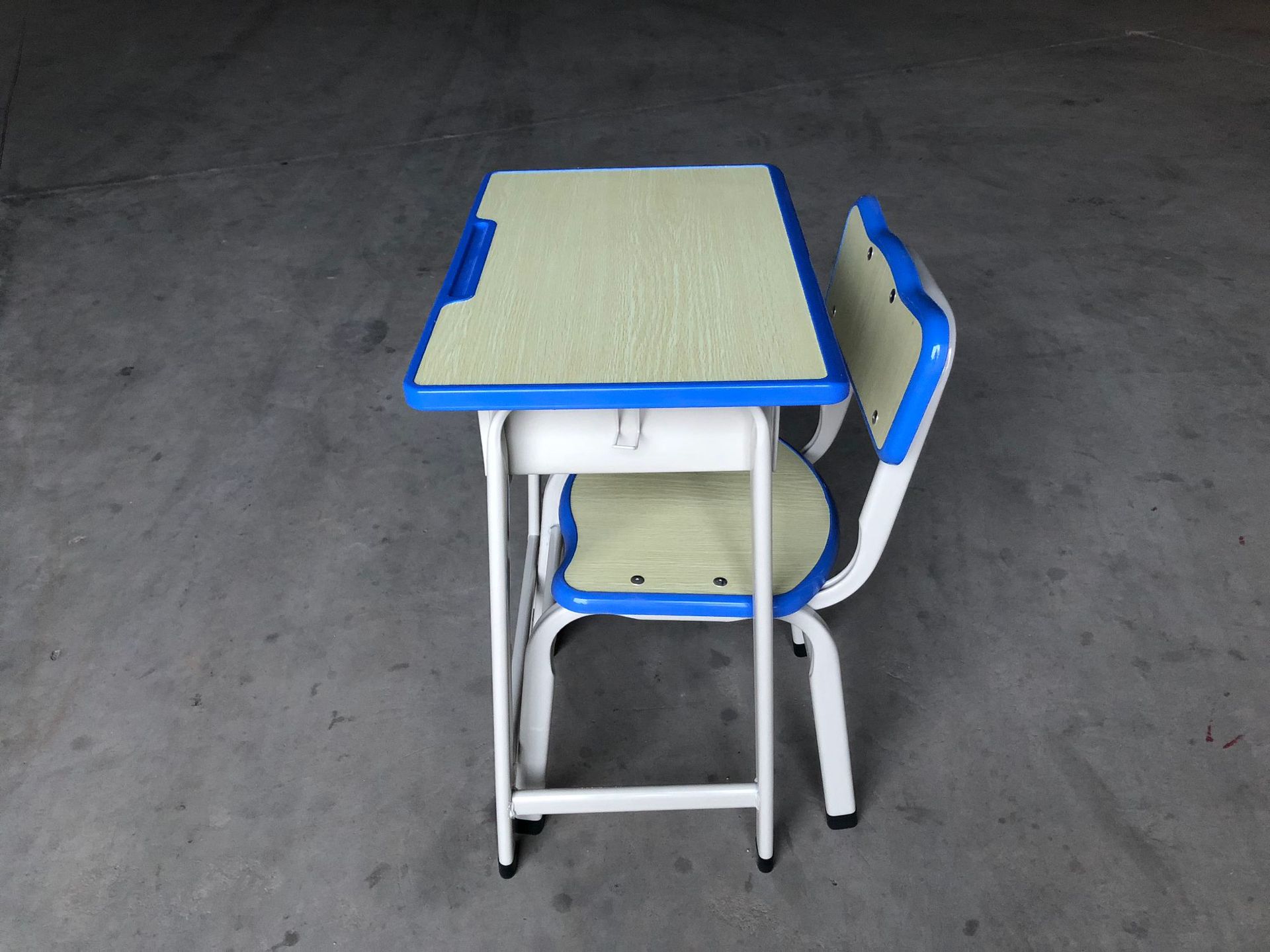 注塑封边中纤板课桌椅中小学生单人补习班桌书桌台椅批发厂家直销示例图6