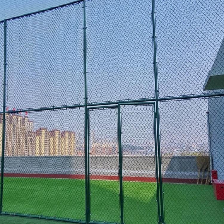 球场护栏网 学校体育场篮球场护栏 球场勾花护栏网 德兰安装定制