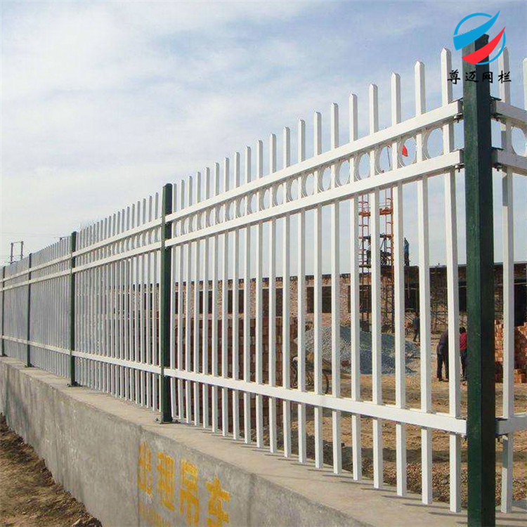 重庆铁艺栏杆围栏 尊迈庭院花园隔离围栏 别墅社区栅栏 护栏厂家