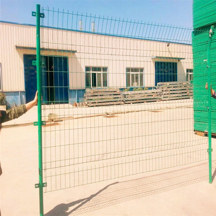 人行道防护网   双边护栏网   喷塑防锈金属网   迅鹰隔离网厂
