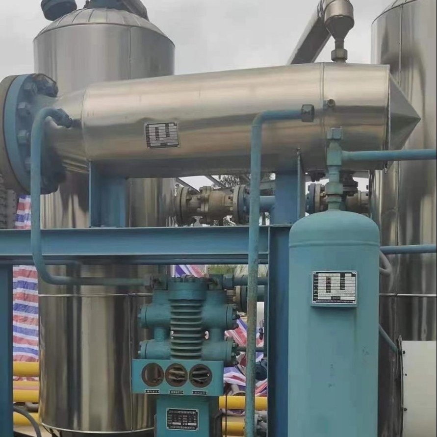 重庆大众14年产6000方干燥塔，设计压力40公斤，缓冲罐一个，排污罐一个。全套设备安装未使用。图片