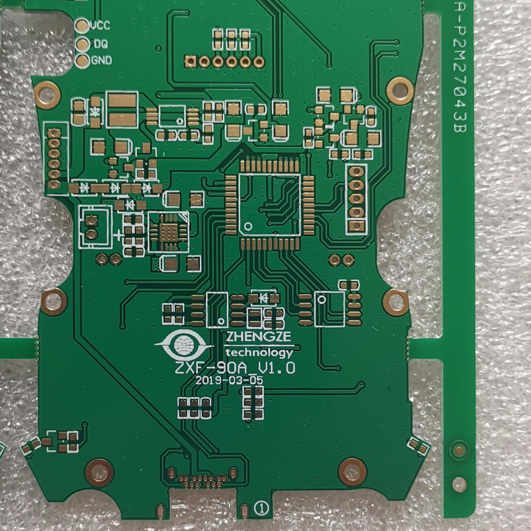 深圳捷科PCB底板厂直销四层线路板 沉金黑油白字电路板 1.6厚1OZ带BGA电路线路板图片