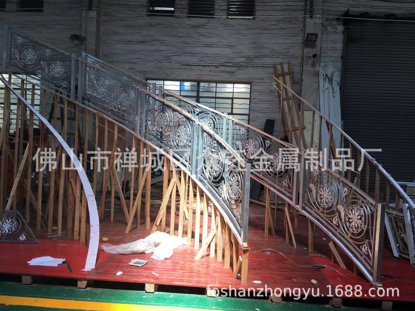 厂家直销 装铝板雕花镂空楼梯护栏 别墅铝板镂空浮雕K金护栏示例图11