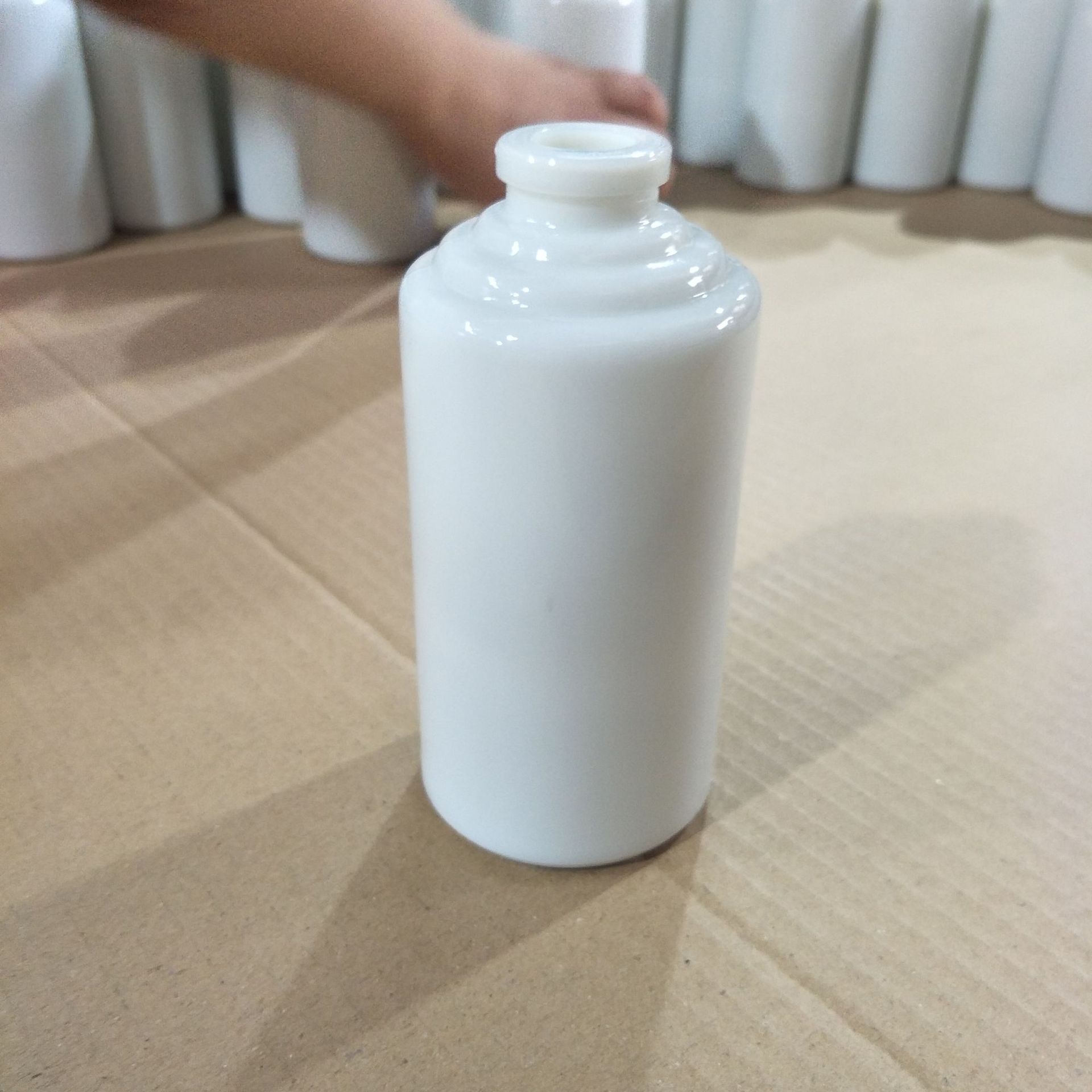 白色玻璃酒瓶乳白料玻璃瓶500ml 乳白 酒瓶 白瓷酒瓶订制示例图4