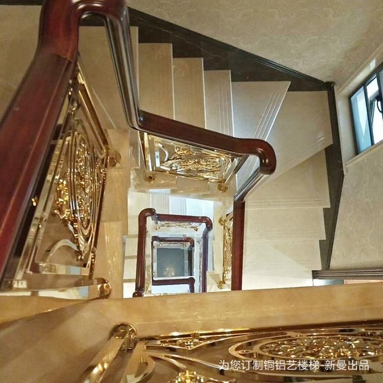 涿州新曼厂家铜艺楼梯扶手新中式铜楼梯前进者图片