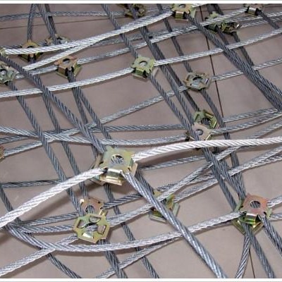 公路边坡防护网 钢丝绳网 高强度钢丝绳柔性网 菱形钢丝绳网 环形网 高强度钢丝格栅 堤坡防护网 经纬网