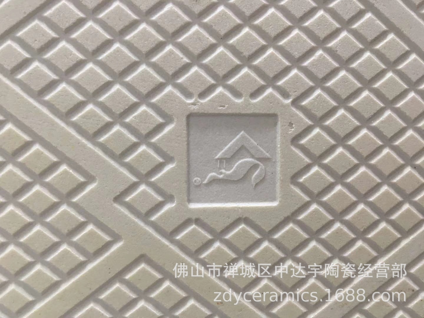 s大牌800x800MM索菲特金防滑防潮负离子瓷抛砖客厅厨房浴室地面砖示例图1