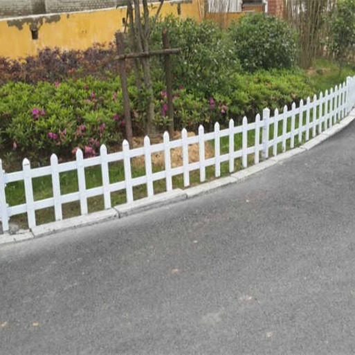 新农村pvc草坪护栏 ，塑钢pvc草坪护栏，pvc护栏绿化带栅栏， pvc护栏送立柱正万护栏图片