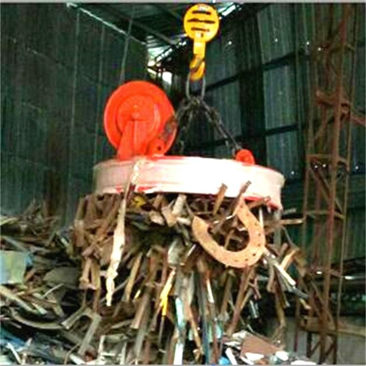 矿山行业电磁吊吸盘 鑫运强磁2米1起重电磁铁 双梁起重机MW5吸盘图片