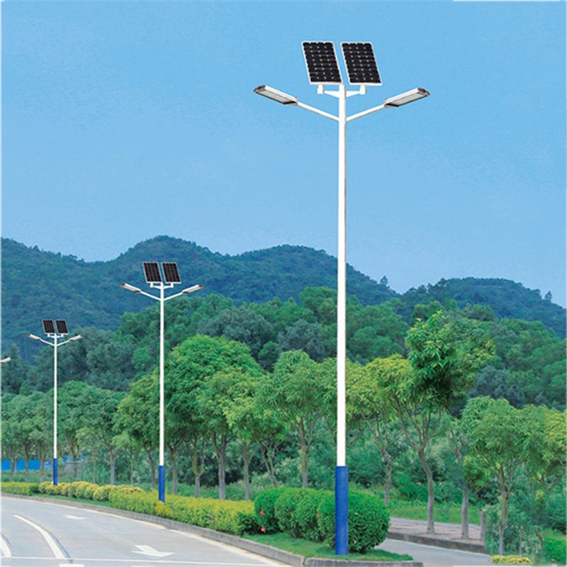 大功率工程路灯报价 重庆双臂路灯供应 8米150W太阳能路灯图片