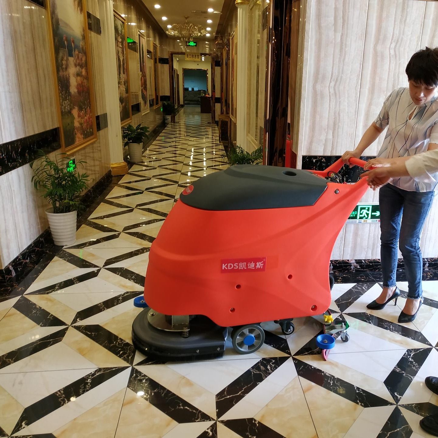 凯迪斯手推式全自动洗地机X2 广东和惠州超市物业工厂KTV保洁擦地机 充电式洗地机