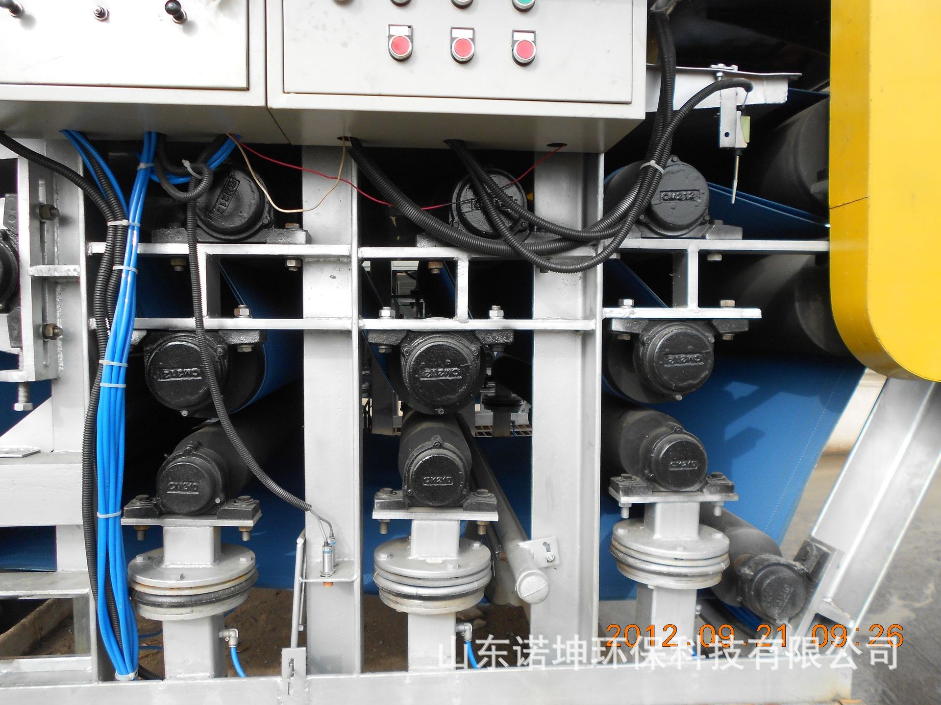 诺坤304不锈钢带式压滤机酒糟渣过滤脱水设备示例图3