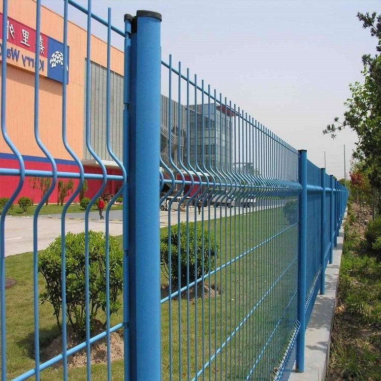 德兰小区护栏网 横向加强弯小区护栏网 浸塑桃型柱厂区小区围栏网图片