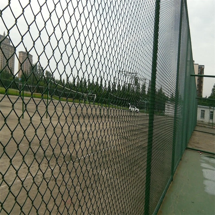 北京带缓冲球场围网厂家  户外网球场围网定制加工  迅鹰羽毛球球场护栏网厂
