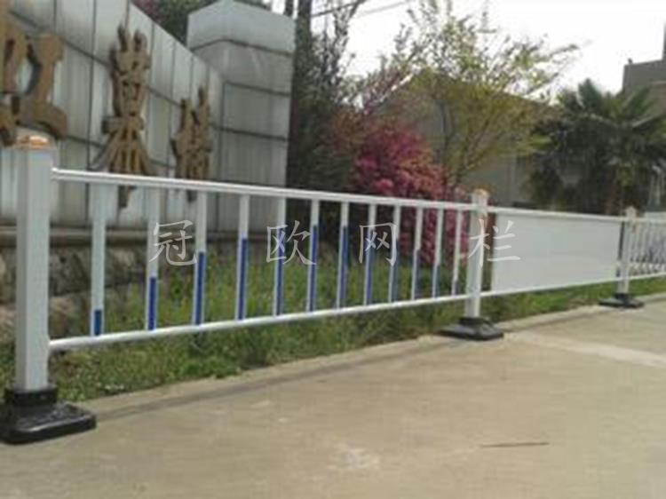 市政道路护栏城市道路隔离栏马路交通护栏道路防撞中间护栏示例图5