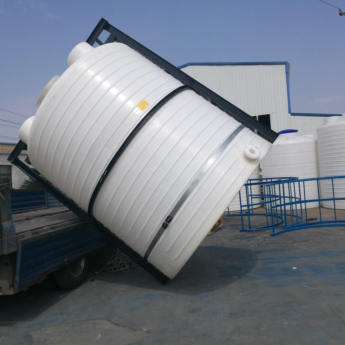 晋城25吨塑料水箱 油品储运罐 氯化铁储存罐 养殖用水储水罐厂家直销