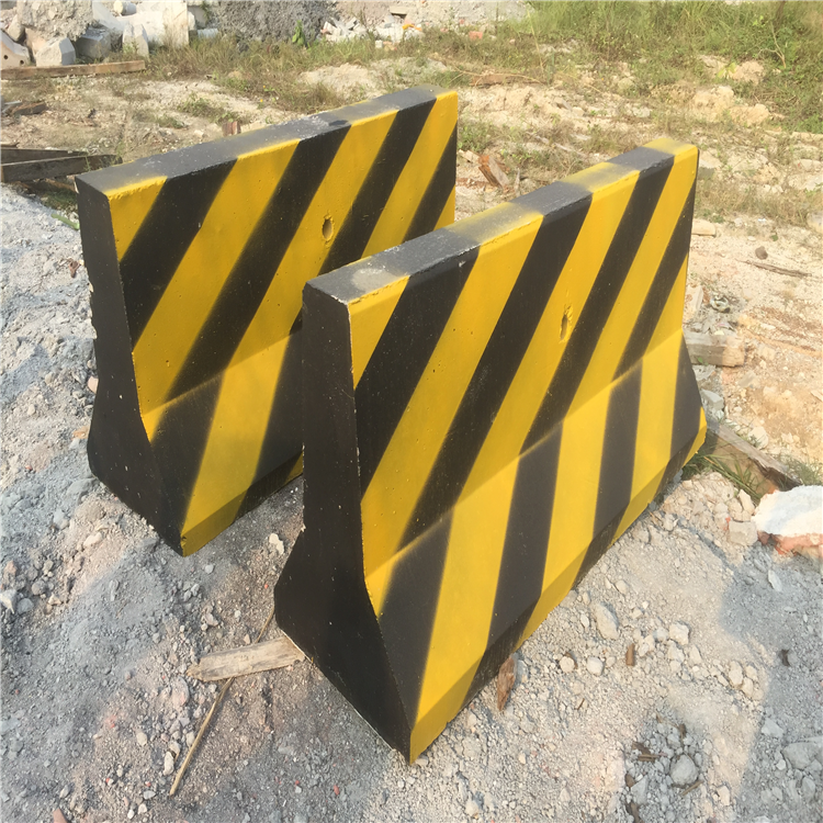 粤威 黑黄水泥防撞墩 可定制加工 黑黄道路水泥防撞墩