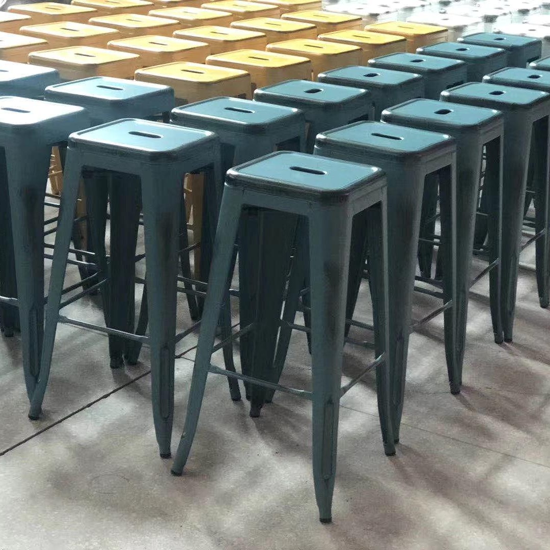东莞迪佳家具专注13年生产 可定制家具 金属铁皮椅 可叠放 复古工业风酒吧清吧铁艺餐桌椅图片