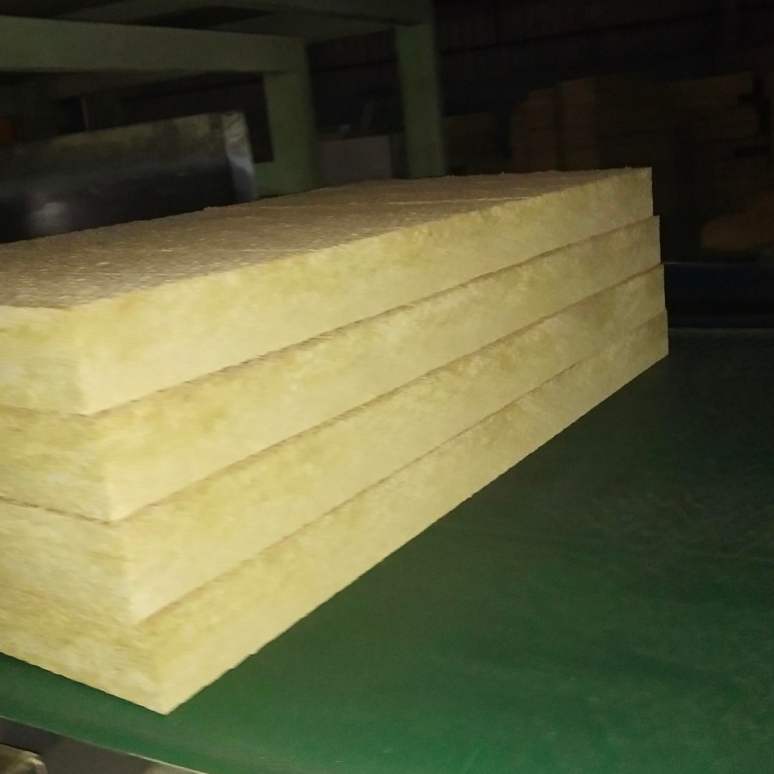 外墙岩棉板福洛斯厂家直销   A级隔热保温岩棉复合板厂家   高密度机制岩棉板