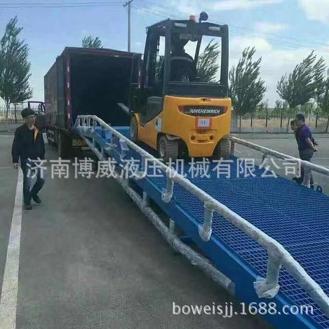 淄博定制产品8吨 -11米常规登车桥 移动式液压登车桥