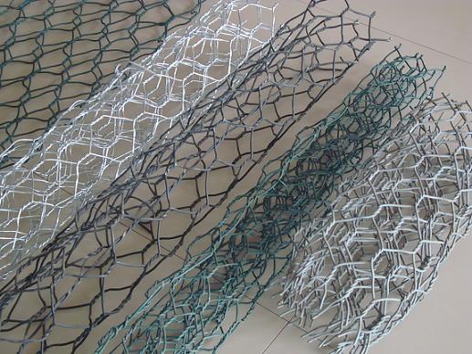 包塑石笼网经久耐用 包塑六角网量大从优  河道防护包塑格宾石笼示例图3