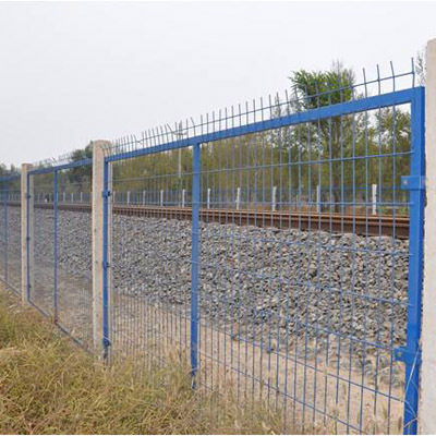 大型厂家景区道路铁丝围栏网，围山浸塑铁丝网施工安装示例图6