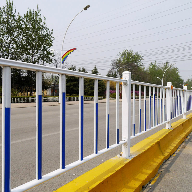 市政公路隔离护栏 锌钢公路防护栏 批发价格佳星