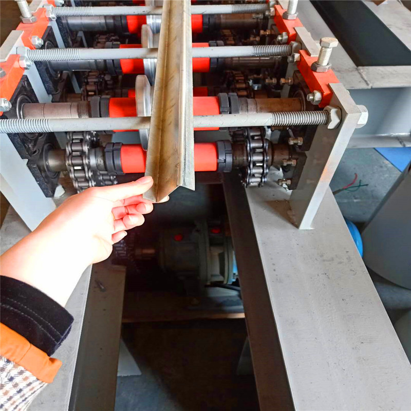 三门峡全自动仿树脂瓦压瓦机质量保证  中强压瓦机 彩钢压瓦机