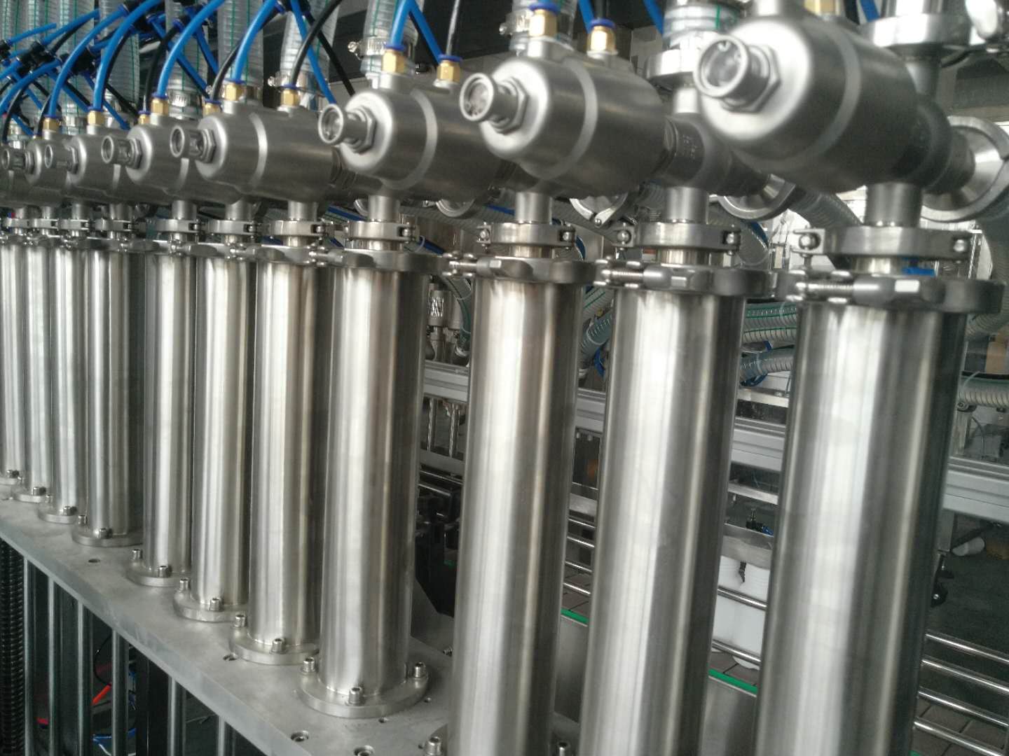 河南生产厂家 洗洁精自动灌装机 1000-3000ml自动灌装机 终身保修 郑州奥特 AT-SFGZ-L8
