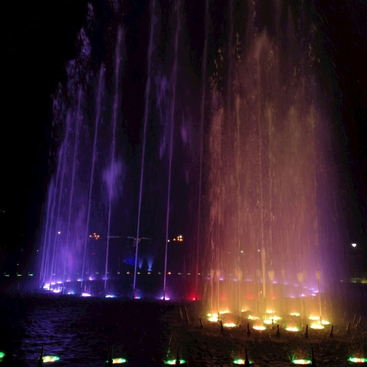 内蒙古彩色音乐喷泉湖中漂浮式喷泉厂家加工定制