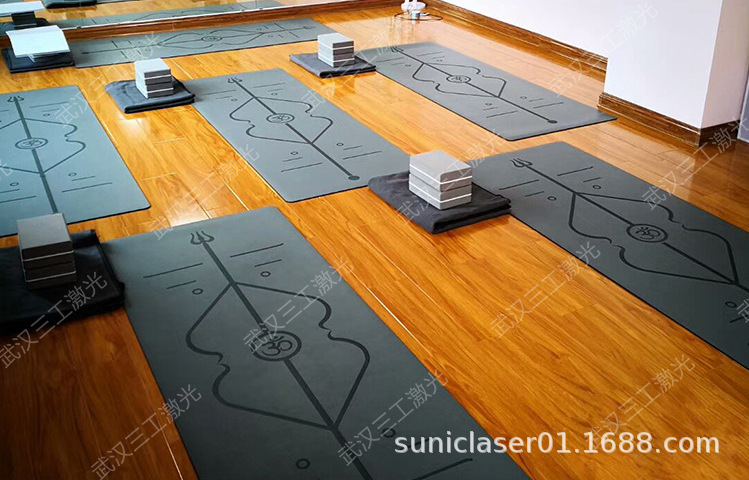 NBR瑜伽垫激光打标机-橡胶垫健身运动垫激光雕刻图案高效低耗示例图3