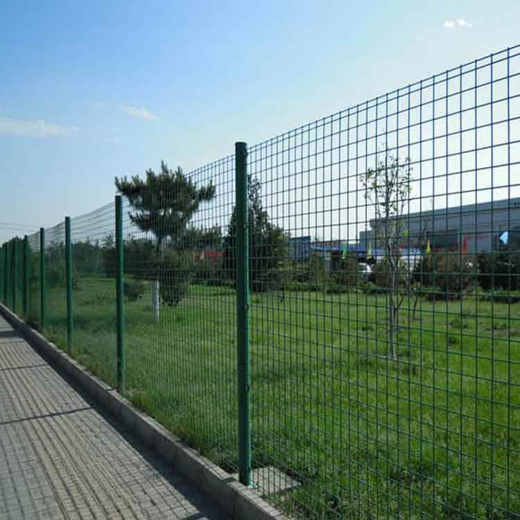 火车道路旁护栏网  隔离栅厂家  浏阳市铁路护栏网生产示例图4