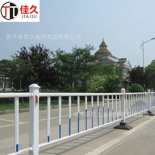 现货供应 城市道路 隔离防撞马路护栏 锌钢交通护栏网 可定制