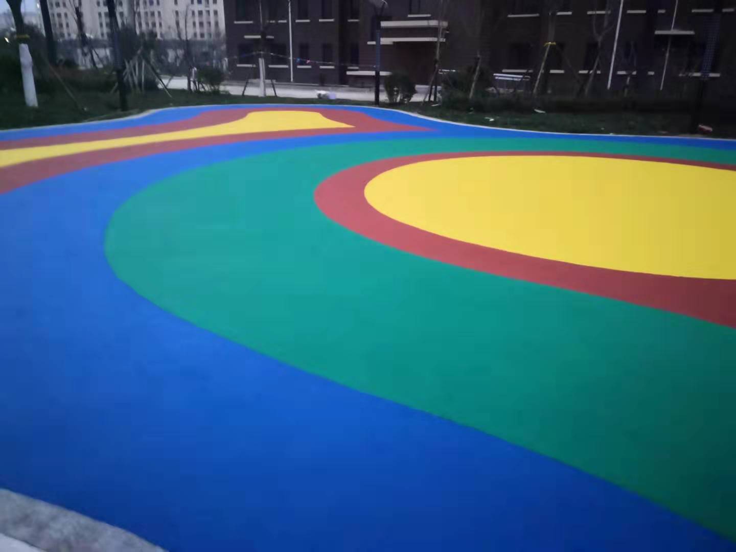 深圳平湖幼儿园纯色PVC卷材胶地板拼花完工效果图