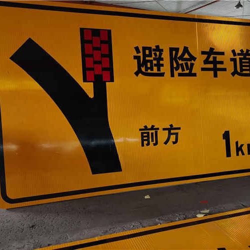 邛崃市单悬臂交通标志杆厂家直销 公路反光指路标牌 生产道路指示标识牌图片