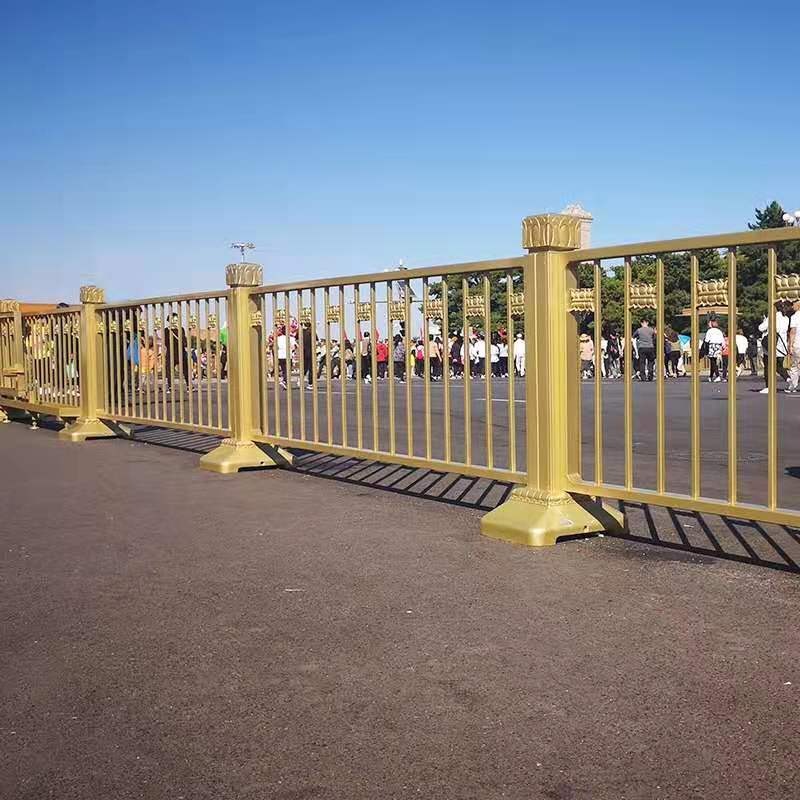 城市道路金色栏杆-防撞黄金护栏-道路护栏-金黄色隔离栏-方元浩宇