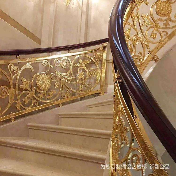 金昌 欧式镀铜楼梯护栏 这个小复式楼梯设计真漂丽