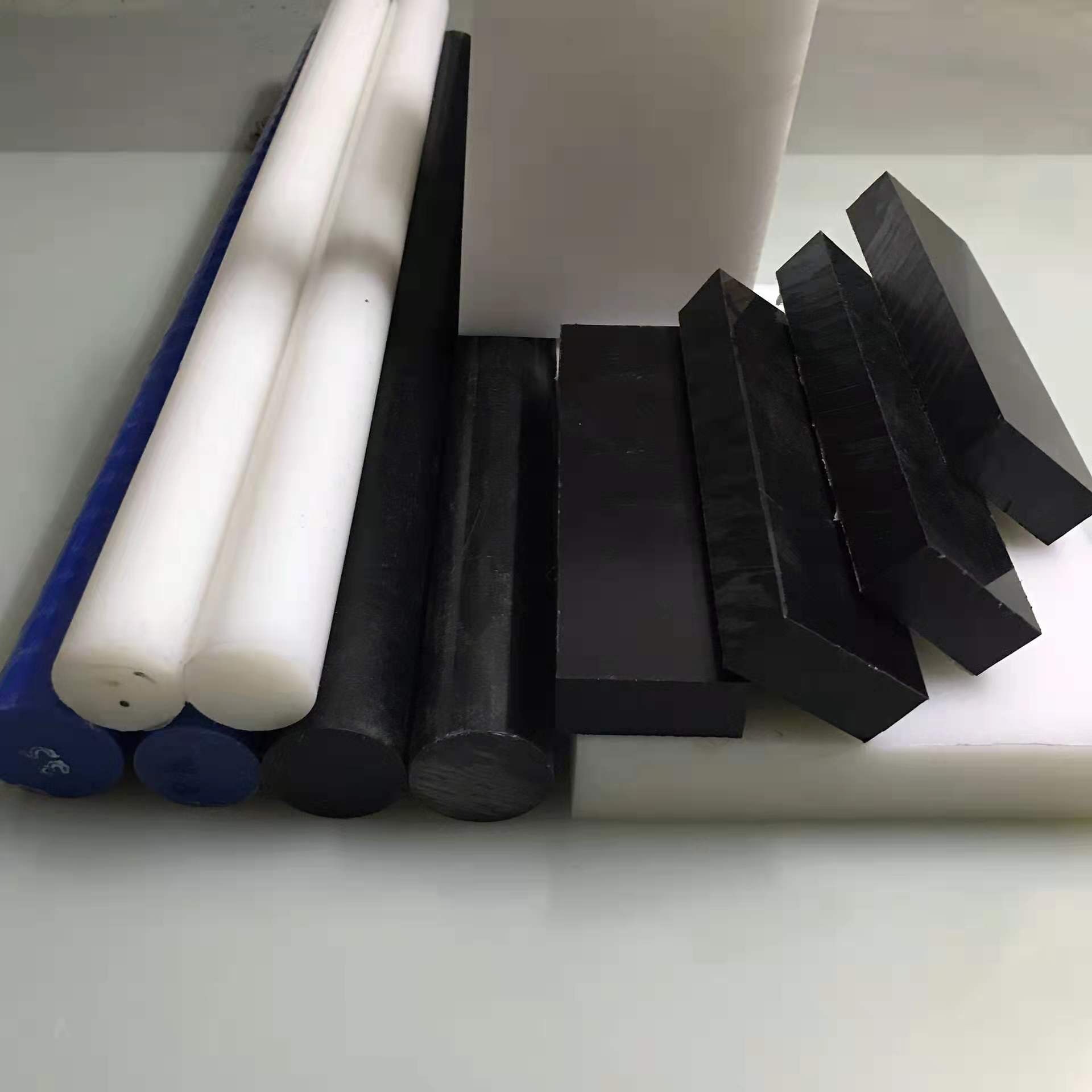 供应规格齐全 PE棒 PE塑料棒材 聚乙烯板棒超耐磨 PE棒材雕刻加工生产供应商